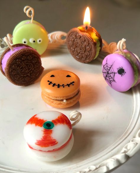 Macaron Candle, Christmas Macarons, Cake Candle, Halloween Candle, Candle Candle, Aroma Candle, Halloween Cake, Candle Art, Halloween Candles