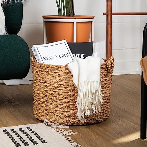 Wicker Basket With Blankets, Wicker Blanket Basket, Home Decor Basket Ideas, Basket With Blankets Living Rooms, Floor Basket Decor Ideas, Throw Blanket Basket, Entry Table With Mirror, Blanket Baskets, Bedroom Organizers