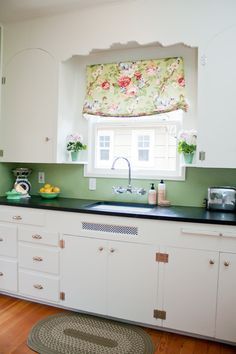 Like the color, just nice idea to match wall color to curtain cover. Maybe yellow accents in kitchen 40s Kitchen Vintage, Vintage Kitchen White Cabinets, Brett Waterman Restored Kitchen, Vintage Kitchen Painting, Hygena Kitchen Vintage, Cabinet Accessories Kitchen, 50s Kitchen Cabinets, Vintage White Kitchen, Green Vintage Kitchen