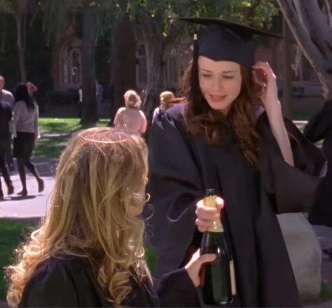 gilmore girls season 7 episode 21 unto the breach graduation yale paris geller and rory gilmore Paris Geller Aesthetic, Rory And Paris, Gilmore Girls Jess, Rory And Logan, Gilmore Girls Outfits, Paris Geller, Gilmore Girls Seasons, Graduation Party Planning, Gilmore Girl