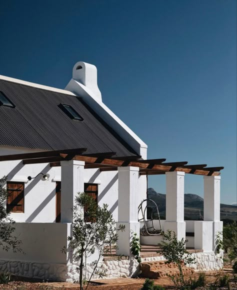 Karoo Architecture, African Buildings, Portuguese House, Modern Cape, Rustic Pergola, Dutch Architecture, Cape Dutch, House Front Porch, Dutch Style