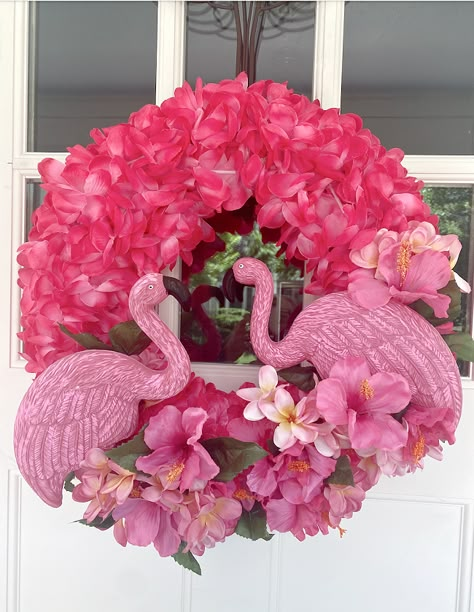 Pink Flamingo Wreath, Flamingo Projects, Pink Flamingo Decor, Flamingo Wreath, Flamingo Craft, Straw Wreath, Flamingo Decor, Flamingo Party, Floral Pins