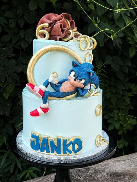 Sonic 2 Cake, Sonic Birthday Cupcakes, Sonic Birthday Cake Boys, Sonic Torte, Tort Sonic, Cakes Aesthetic Vintage, Sonic Cakes For Boys, Sonic Hedgehog Cake, Sonic Cake Ideas