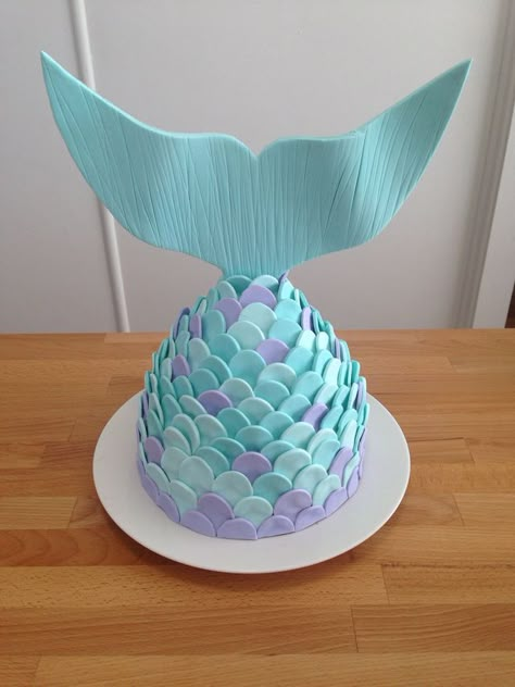 Mermaid Pumpkin, Mermaid Tail Cake, Underwater Birthday, Ariel Cake, Mermaid Birthday Cakes, Mermaid Cakes, Barbie Birthday, Fish Cake, Mermaid Birthday Party