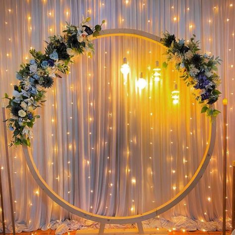 Circle Decoration For Ganpati, Ring Backdrop Decoration Ideas, Ring Decoration Ideas, Round Backdrop Ideas, Ring Backdrop, Leaf Decor Wedding, Paper Flower Backdrop Wedding, Simple Stage Decorations, Round Decoration