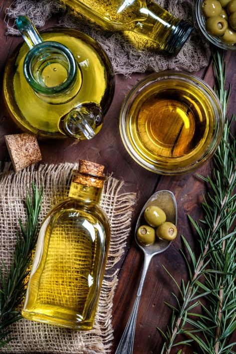 Drinking Olive Oil, Types Of Cooking Oil, Making Healthy Choices, Oil Image, Healthy Cooking Oils, Best Cooking Oil, Cute Travel Outfits, Travel Home Decor, How To Make Oil