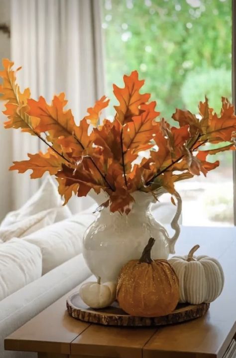 Easy Thanksgiving Table Decor, Thanksgiving Table Decor Ideas, Fall Feast, Fall Decor Diy Crafts, Thanksgiving Table Decor, Fall Table Centerpieces, Easy Fall Decor, Cozy Fall Decor, Fall Decor Inspiration