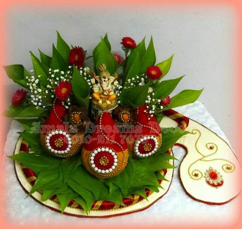 Indian Floral Decor, Flower Decoration For Ganpati, Coconut Decoration, Wedding Plate, Thali Decoration Ideas, Diy Floral Decor, Plate Decoration, Wedding Gift Pack, Housewarming Decorations