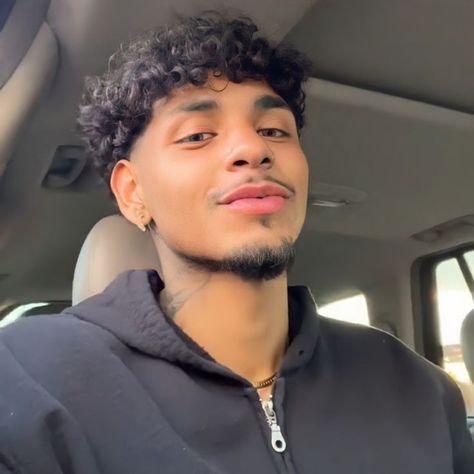 Perm Hair Men, Taper Fade Curly Hair, Black Anime Guy, Get The Guy, Men Haircut Curly Hair, Beatiful People, Oval Face Haircuts, Abs And Cardio Workout, Short Curly Haircuts