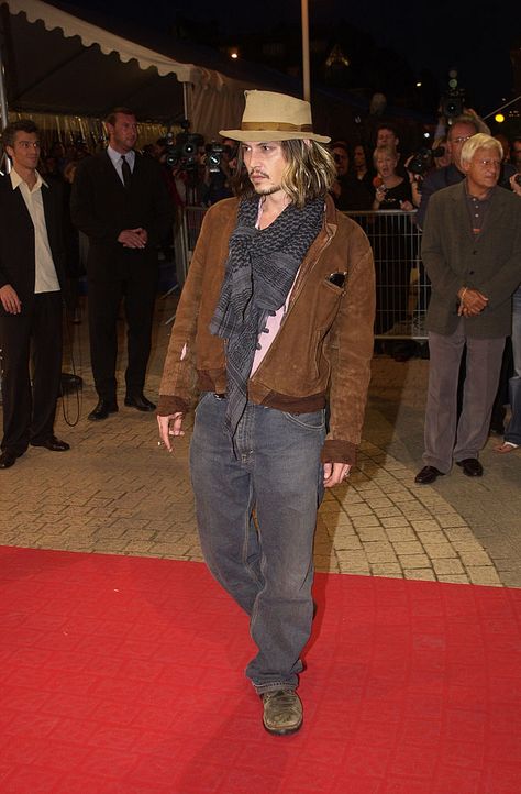 Johnny Depp Boots, Johnny Depp Street Style, Johnny Depp 90s Style, 90s Alternative Fashion Men, Johnny Depp Outfits, Johnny Depp Fashion, Johnny Depp Blow, Rocker Style Men, Boho Men Style