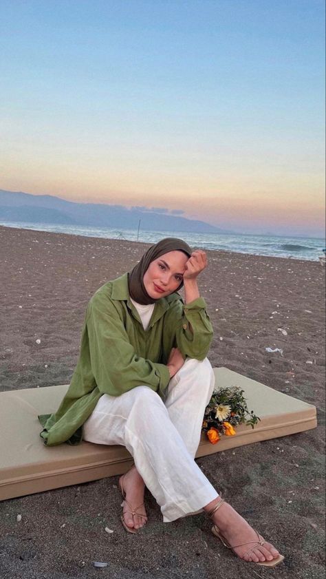 Dress Beach Outfit Muslimah, Modest Warm Weather Outfits, Summer Outfits Modest Hijab, Outfits Summer Modest, Vacation Outfits Modest, Beach Hijab Outfit Ideas, Hijabi Beach Outfit, Modest Vacation Outfits, Beach Outfit Hijab