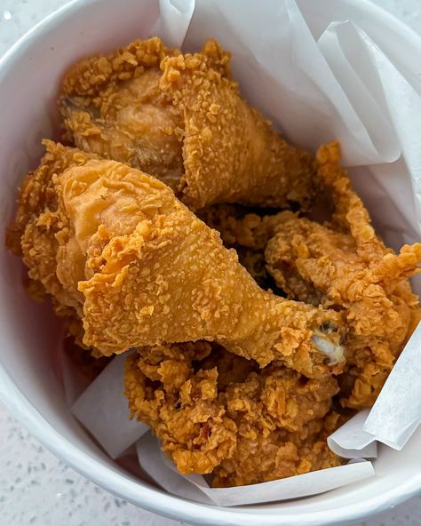 Filipino Fried Chicken  Jollibee: 2800 E Germann Rd, Chandler, AZ 85286 ⁠  #azfoodguy #arizona Aesthetic Fried Chicken, Unhealthy Food Snacks, Jollibee Fried Chicken, Fried Chicken Aesthetic, Filipino Fried Chicken, Churchs Chicken, Jollibee Food, Jollibee Chicken, Filipino Food Party