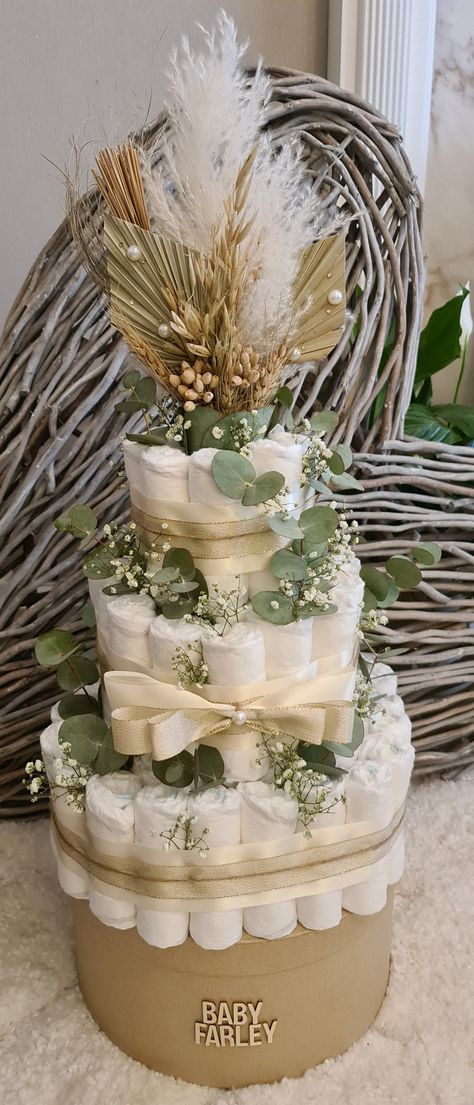 Boho Nappy Cake, Baby Boy Boho Shower Ideas, Neutral Diaper Cake Ideas, Boho Diaper Cake Boy, Eucalyptus Baby Shower Cake, Boho Diaper Cake Girl, Boho Baby Boy Shower Ideas, Creative Diaper Cakes, Nappy Cake Ideas