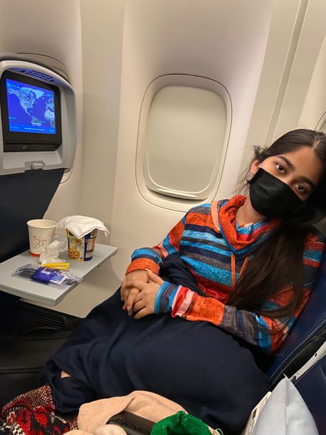 Flight Snapchat Stories Night, Vistara Flight Snapchat, Night Flight Snapchat, Flight Snapchat Stories, Flight Snapchat, Flight Snap, Airport Aesthetics, Flight Aesthetic, Travelling Aesthetic