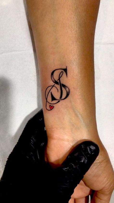 Letters Tattoo Ideas, Letter Tattoo Ideas, Couple Name Tattoos, Small Letter Tattoo, Letter S Tattoo, Name Tattoo On Hand, Letters Tattoo, Latest Tattoo Design, Letter Tattoo