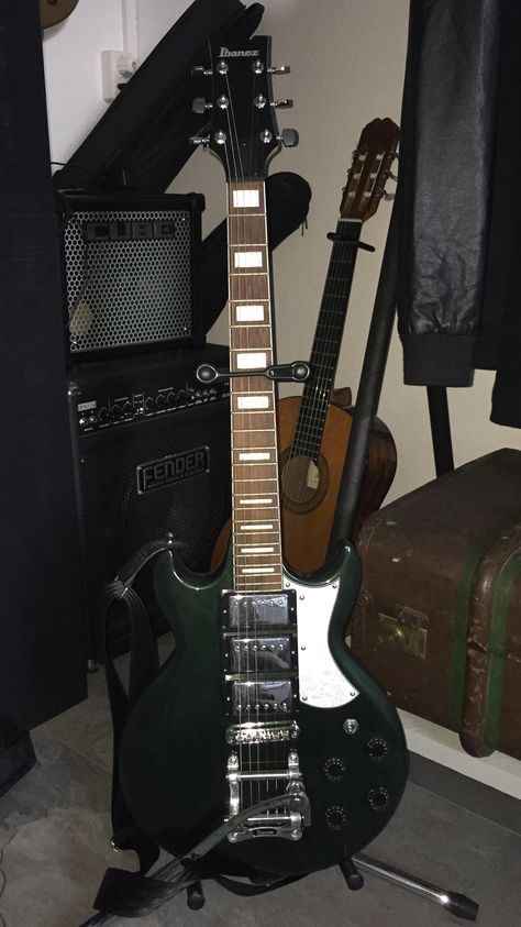 Dark Green Electric Guitar Aesthetic, Dark Green Guitar Aesthetic, Dark Green Electric Guitar, Dark Green Guitar, Bigsby Guitar, Tru Love, Movie Board, Ibanez Guitars, Green Electric