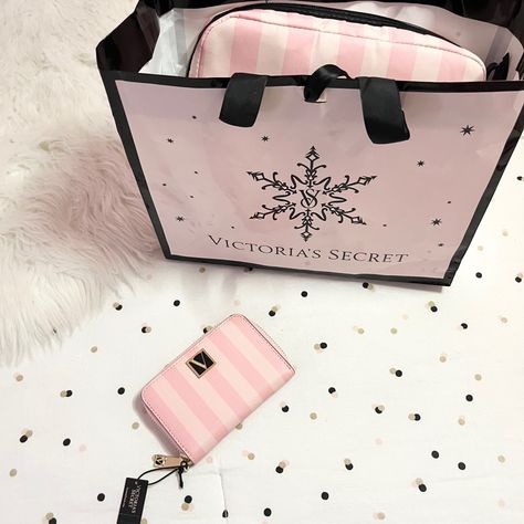 Victoria Secret Christmas, Victoria's Secret Aesthetic, Pink Marshmallows, Winter Princess, Pink Xmas, Baby Pink Aesthetic, I Love Winter, Pink Life, Snow Angels