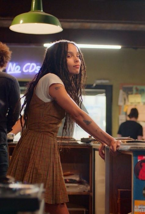 Rob Brooks High Fidelity Outfits, Rob Brooks Outfits, Zoe Kravitz High Fidelity Outfits, High Fidelity Outfits, Zoe Kravitz High Fidelity, Rob Brooks, Zoe Kravitz Style, Zoe Isabella Kravitz, Nick Hornby