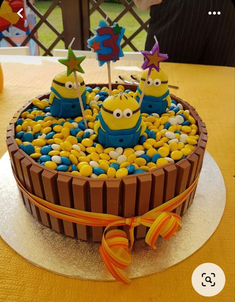 Anna Frozen Cake, Minions Cake, Kitkat Cake, Minion Birthday Cake, 7th Birthday Cakes, 6th Birthday Cakes, Birthday Cake Pictures, Minion Birthday Party, Birthday Cake For Him