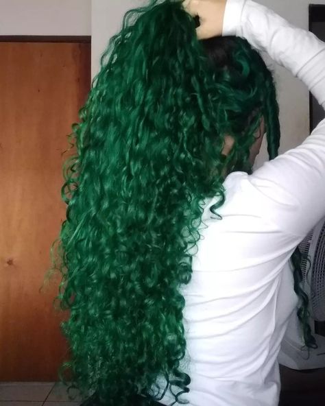 First-Time Green Hair: Fabulous Ideas Emerald Green Curly Hair, Dark Green Hair Curly, Dark Green Curly Hair, Green Hair Curly, Curly Green Hair, Green Hair Aesthetic, Green Curly Hair, Green Hair Color Ideas, Green Hair Color