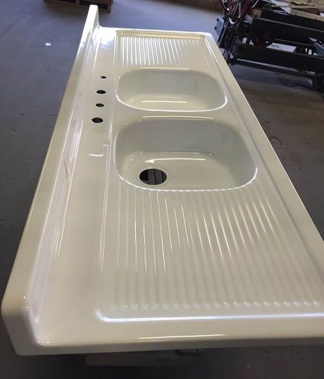 Place in Missouri (!!!) that restores vintage drainboard sinks Farmhouse Sink With Drainboard, Porcelain Kitchen Sink, Vintage Kitchen Sink, Vintage Sink, Cast Iron Sink, Drainboard Sink, Retro Renovation, Kitchen Stove, Farmhouse Sink Kitchen