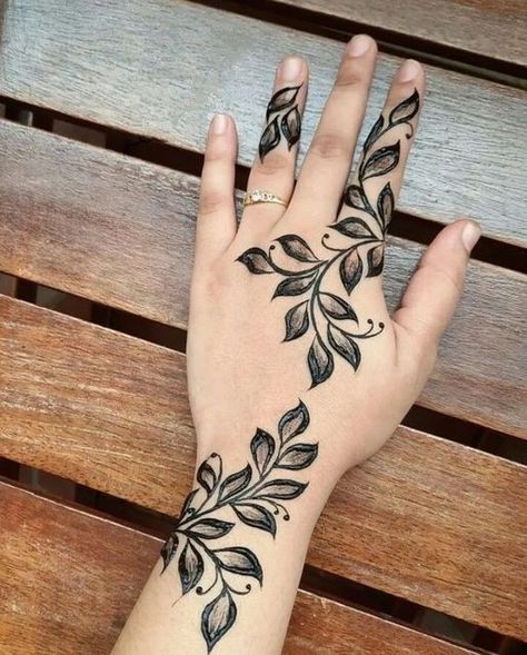 Kana Tattoo, Easy Hand Tattoos With Pen, Sudani Henna, Hand Tattoos With Pen, Mendhi Patterns, Aesthetic Henna, Back Hand Henna Design, Afro Clothes, Hindi Design