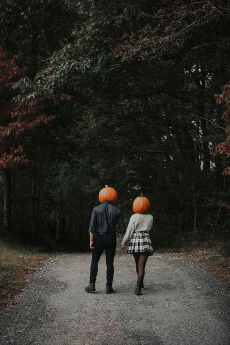 Creative Pumpkin Head Couples Photoshoot IdeasCapture the spooky season with a fun and creative pumpkin head couples photoshoot. Perfect for adding a unique twist to your Halloween memories! 🎃📸✨ #PumpkinHead #CouplesPhotoshoot #HalloweenInspiration #SpookySeason #CreativePhotography Photoshoot Ideas Halloween, Pumpkinhead Photoshoot, Pumpkin Head Photoshoot, Head Photoshoot, Pumpkin Photography, Pumpkin Patch Photoshoot, Pumpkin Pictures, Biker Photoshoot, Beautiful Photoshoot Ideas