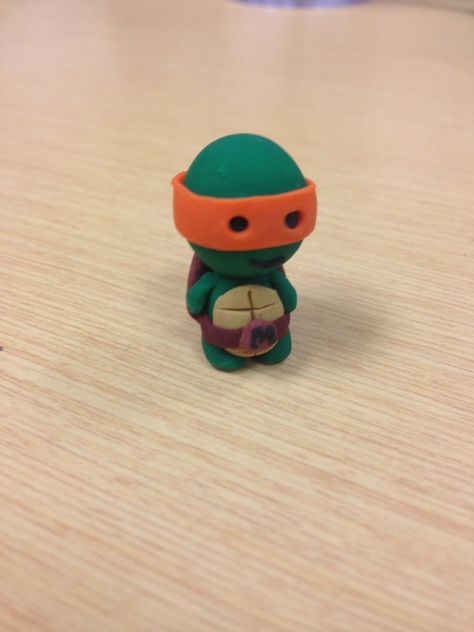 polymer clay Michelangelo #TMNT Tmnt Gift Ideas, Clay Cartoon, Michelangelo Tmnt, Clay Easy, Turtle Tots, Diy Projects Gifts, Diy Air Dry Clay, Clay Diy Projects, Arkham City