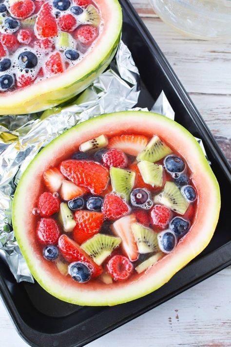 Watermelon Recipes Dessert, Jello Fruit Salads, Watermelon Jello, Watermelon Fruit Salad, Jello With Fruit, Watermelon Dessert, Watermelon Bowl, Healthy Summer Snacks, Kiwi And Banana