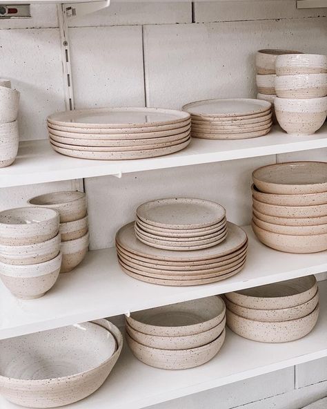 Kitchen Neutral Decor, Kitchen Ware Aesthetic, Neutral Kitchenware, Japandi Pottery, Minimalist Dishes, Kitchen Dishes Sets, Dish Aesthetic, Kitchen Crockery, Kitchen Pottery