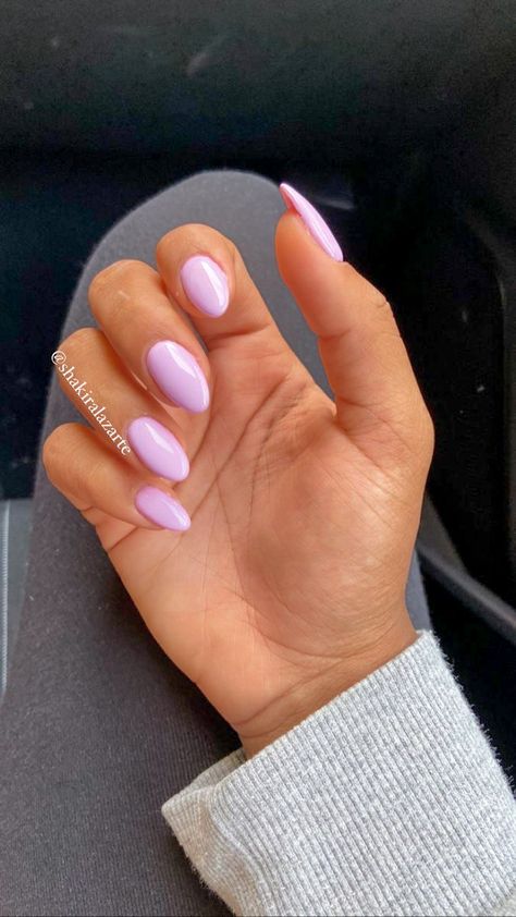 Lilac Nail Inspiration, Pretty Spring Nails 2023, Almond Nails Acrylic Short, Almond Acrylic Nails Lilac, Short Lilac Gel Nails, Solid Light Color Nails, Classy Vacay Nails, Oval Nails Lilac, Lilac Gel Nails Almond