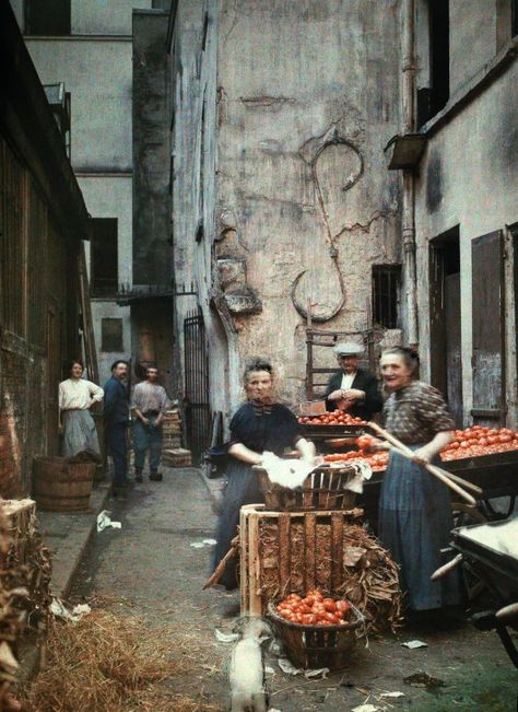 Rare Historical Photos, Paris Look, Old Paris, Paris Photo, French Photographers, Amazing Pictures, Paris Photos, Time Machine, Monochrome Photography