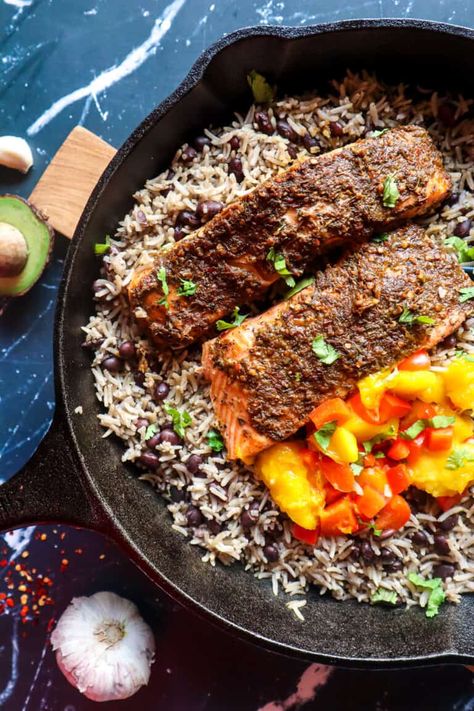 Minute Steak, Jerk Salmon, Easy Meals Healthy, Healthy Main Dishes, Drink Inspiration, Chicken And Cabbage, Fish Fillets, Salmon Bowl, Rice Beans