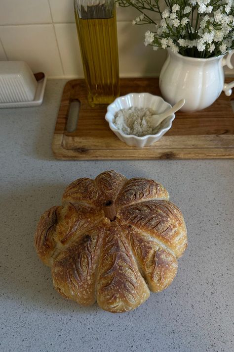 Pumpkin shaped sourdough bread. How to make pumpkin shaped homemade bread. Homemade bread. Pumpkin shaped bread with twine. Pumpkin Shaped Sourdough, Pumpkin Shaped Bread, How To Bake Bread, Bread Pumpkin, Bread Design, Shaped Bread, Seasonal Baking, Sourdough Loaf, Pumpkin Loaf