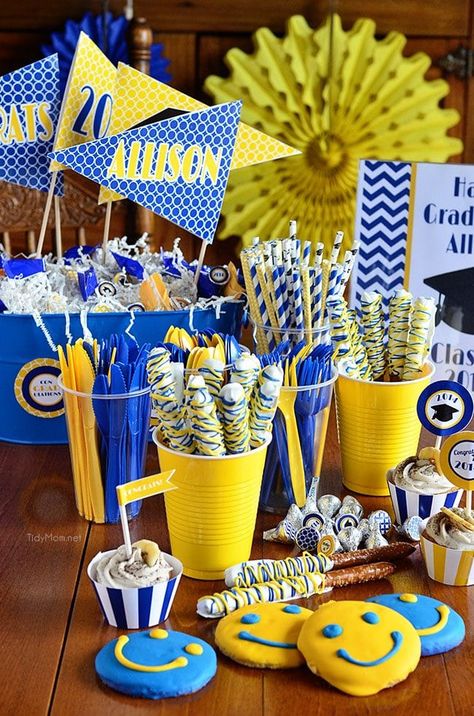 Party Theme Ideas College, Trunk Party, Backyard Graduation Party, Party Theme Ideas, Graduation Party Foods, 8th Grade Graduation, Graduation Party Themes, Graduation Party Ideas, College Graduation Parties