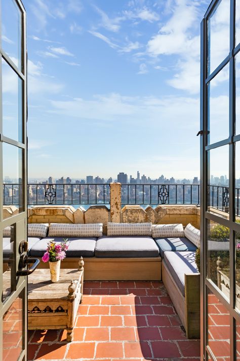 New York Living Room, Central Park Apartment, New York Living, Central Park View, Upper West Side Manhattan, Aesthetic New York, Wrought Iron Staircase, Nyc Apt, Paneled Library