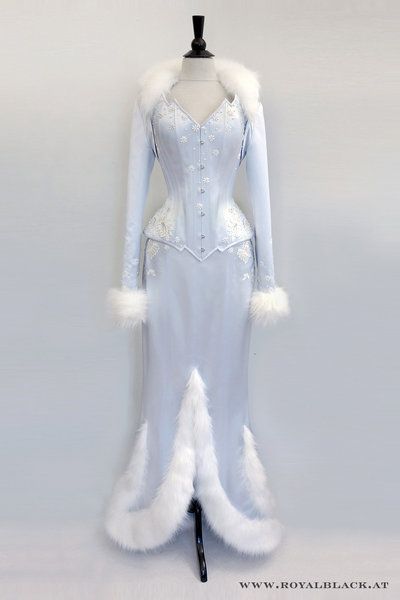 Snow Queen Dress, Black Couture, Costumes Couture, Snow Dress, Ice Dresses, Queen Outfit, Black Snow, Queen Costume, Royal Dresses