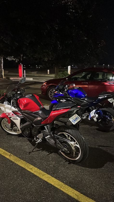 Two 2015 Yamaha R3 motorcycles parked side by side chilling wet in the rain Yamaha R3 Wallpaper, Yamaha R7 Wallpaper, Motorcycles Wallpaper, Wallpaper Motorcycle, Yamaha R3, Bike Aesthetic, Motorcycle Wallpaper, Motorcycle Aesthetic, Yamaha R6