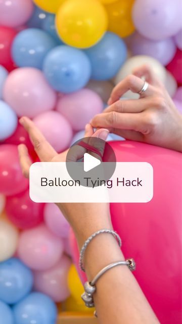 ✨Cher Can Do It✨ Balloon Shop on Instagram: "Tie your latex balloons like a pro. Build balloon garlands without the sore fingers. ✨🎈#balloongarland #smallbusiness #balloons" Low Budget Party Decorations, Easiest Way To Tie A Balloon, Balloon Hacks Diy, Balloon Tie Hack, Balloon Garland How To, How To Tie Balloons Easy, Easy Way To Tie Balloons, Balloon Decorations Tutorial, Balloon Tying Hack