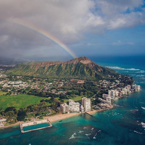 Queen Kapiolani Hotel on Instagram: “The Ultimate Guide to Waikiki for Couples 🌹” Hawaii Diamond Head, Queen Kapiolani Hotel, Hawaii Rainbow, Rainbow Diamond, Aloha Vibes, End Of The Rainbow, Romantic Things To Do, Diamond Head, Hawaii Life