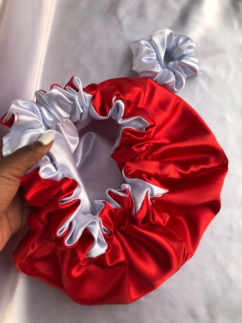 Diy Satin Bonnet Pattern, Bonnet Business, Bonnet Satin Natural Hair, African Print Skirt Ankara Styles, Hair Bonnets Satin, Satin Bonnet Sleep, Satin Hair Bonnet, Silk Hair Bonnets, Diy Hair Scrunchies