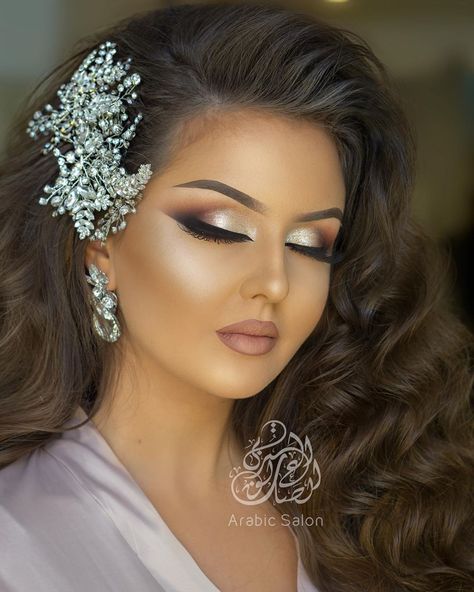 Arabic Salon on Instagram: “Arabic Makeup is generally focused on dazzling and bold look.The greatest emphasis is given on the eye makeup while going for an Arabic…” Hairstyles For Indian Wedding, Eyeliner For Hooded Eyes, Arabic Makeup, Wedding Makeup For Brown Eyes, Lip Color Makeup, Valentines Day Makeup, Wedding Day Makeup, Cat Eye Makeup, Hooded Eye Makeup