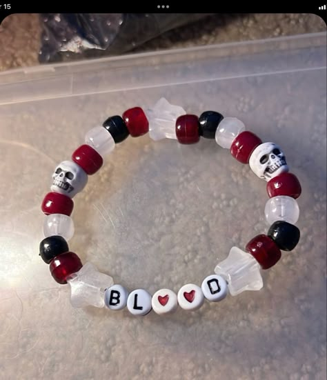 Aesthetic Kandi Bracelets, Single Kandi Bracelets, Red Kandi Bracelets, Kandi Bead Bracelets, Goth Kandi Bracelets, Melanie Martinez Bead Bracelet, Kandi Singles Ideas Emo, Kandi Bracelets Ideas Singles, Bracelet Ideas Grunge