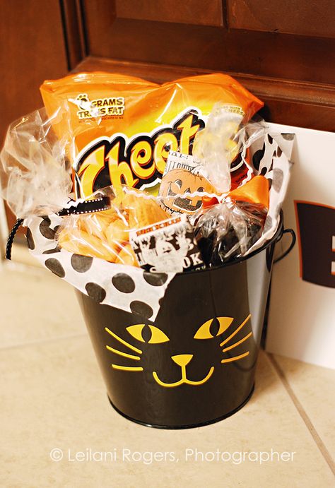 Small Spooky Baskets, My Many Colored Days, Halloween Treat Baskets, Halloween Home Decorations, Boo Bags, Youve Been Bood, Boo And Buddy, Spooky Basket, Movie Night Gift Basket