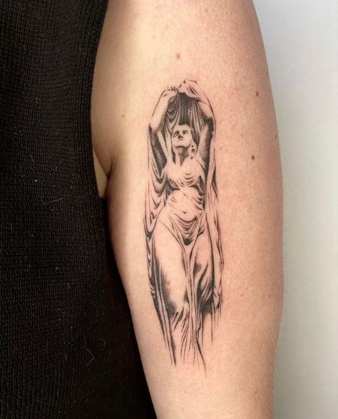 Goddess Fine Line Tattoo, Female Art Tattoos Ideas, Goddess Body Drawing, Undine Tattoo, Greek Goddess Statue Tattoo, Aphoridite Tattoo, Goddess Statue Tattoo, Aprodithe Tattoo, Roman Sculpture Tattoo