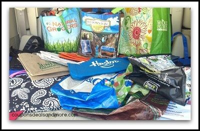 Bag For Life Storage, How To Store Reusable Shopping Bags, Organizing Reusable Bags, Reusable Bag Storage Ideas Cars, Reuseable Bag Storage Ideas, Reusable Grocery Bag Storage, Storage For Reusable Shopping Bags, Store Reusable Bags, Storing Reusable Bags