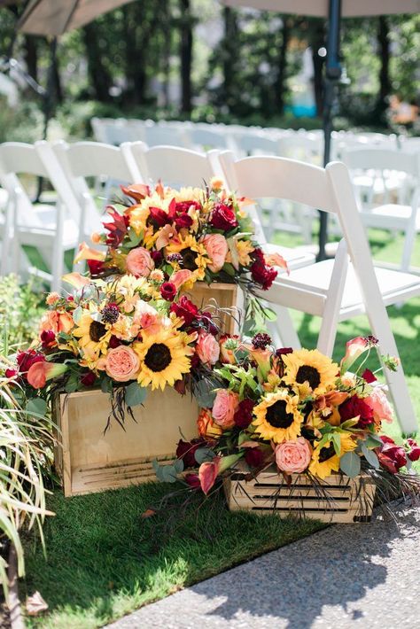 sunflower and pink flower wedding aisle decoration ideas Fall Wedding Ceremony Decorations, Sunflowers Roses, Fall Wedding Color Schemes, Fall Wedding Ceremony, Rustic Summer Wedding, Sunflower Themed Wedding, Aisle Flowers, Wedding Aisle Decorations, Pink Wedding Flowers