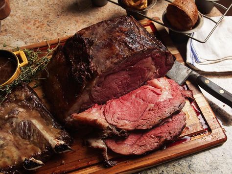 Step-by-Step: How to Roast a Perfect Prime Rib Using the Reverse Sear Method Red Wine Jus Recipe, Cooking Prime Rib Roast, Slow Roasted Prime Rib, Prime Rib Roast Recipe, Perfect Prime Rib, Cooking Prime Rib, Rib Roast Recipe, Standing Rib Roast, Rib Recipe