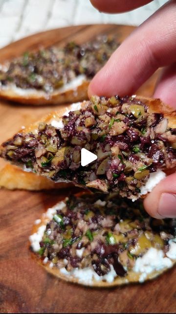 Tapenade Recipe, Burgers Sandwiches, Tapenade, Chutney, Finger Foods, Italian Recipes, Appetizer Recipes, Biscuits, Vegan Recipes