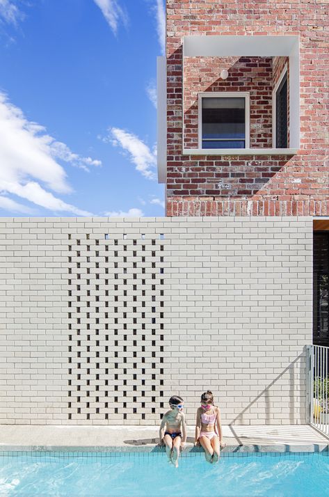 https://flic.kr/p/21YMmZF | Bowral Bricks in Chillingham White | NOTE: photos have only been approved for use on instagram - please do not use anywhere else without permission from photographer.  Project: Elsternwick House Architect: Clare Cousins Architects Photographer: Lisbeth Grossmann Rooftop Terrace Garden, Terrace Makeover, Clare Cousins, Latest Home Design, Garden Transformation, Recycled Brick, Brick Fence, Latest House Designs, Pergola Design